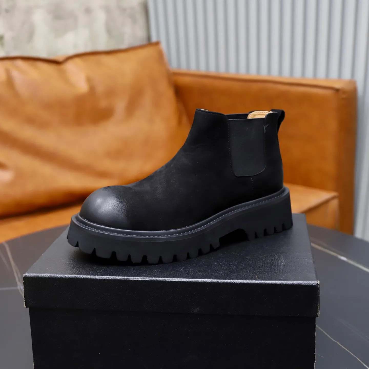 Men's shoes: 580💰🙅‍♂️🙅‍♂️🙅‍♂️ Brand: PRADA Standard code: 38-44 (45 customized) Grade: Same as the official website Material: Original high-grade high-mercerized light Comfortable and breathable pigskin lining Non-slip soft wear-resistant outsole Style category: Men's fashionable casual boots Distinguished luxury brand elements Top luxury Color: actual picture color